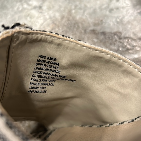 Simply Vera Wang slip on wedge.  Excellent condition - Picture 5 of 6